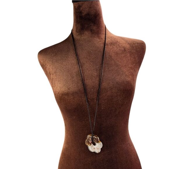 Urban Outfitters Rope necklace with glass oversized flower pendant - Picture 7 of 9